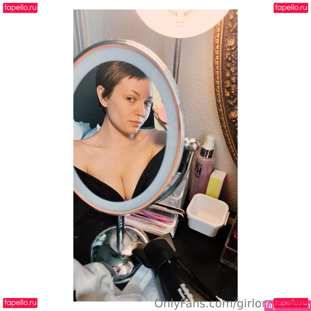 Girl On Cinema Onlyfans Photo Gallery 