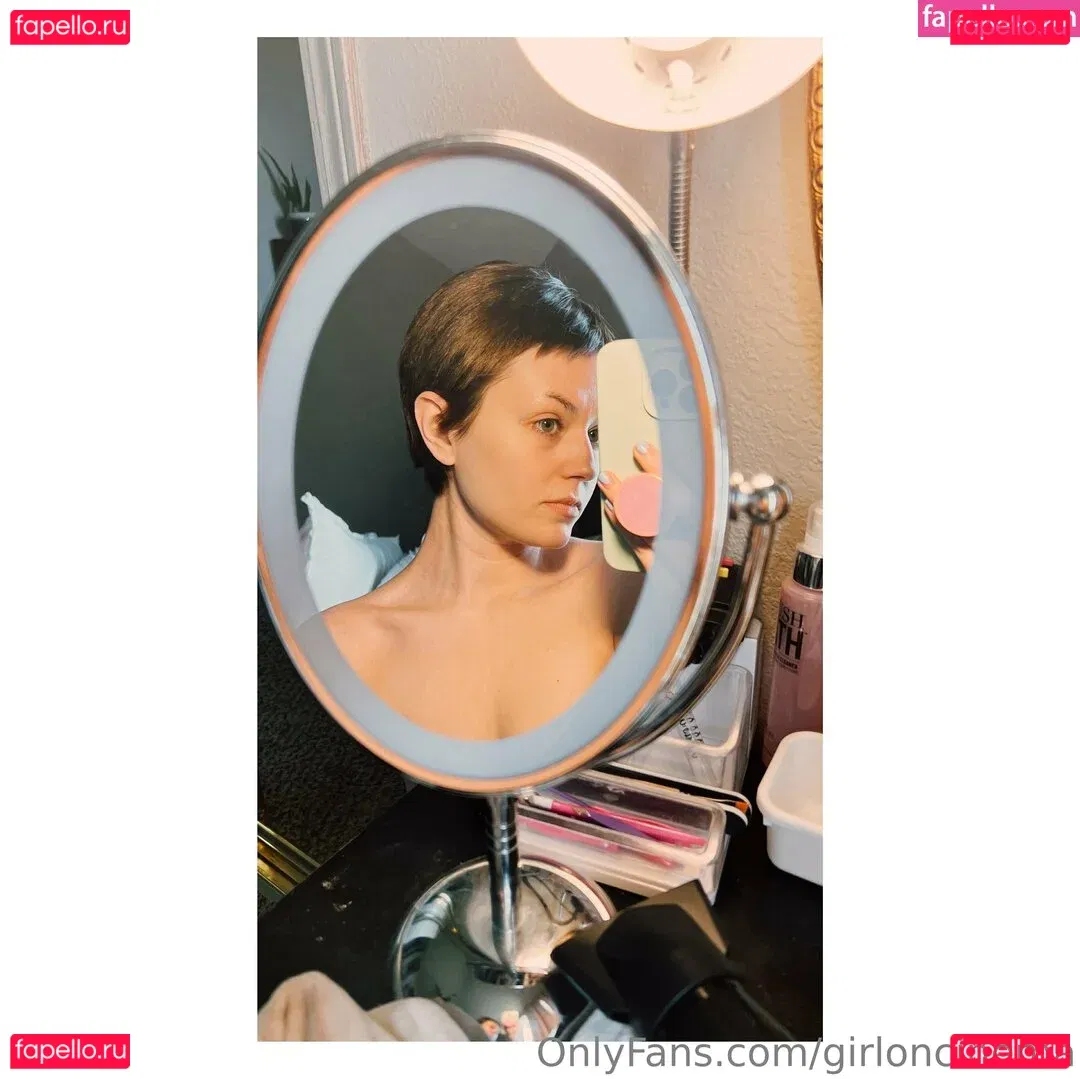 Girl On Cinema Onlyfans Photo Gallery 