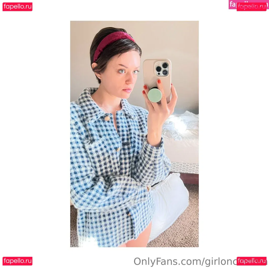 Girl On Cinema Onlyfans Photo Gallery 