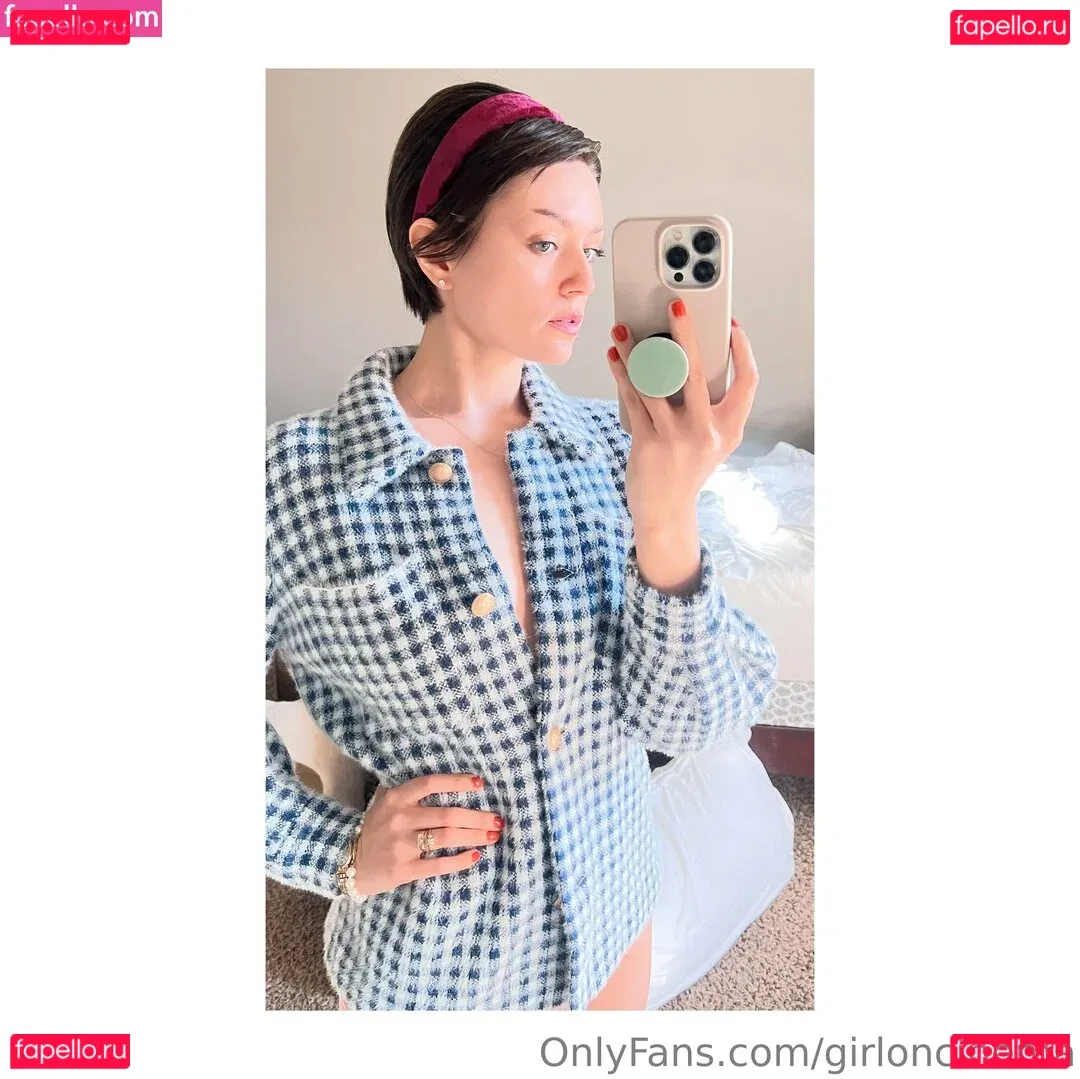 Girl On Cinema Onlyfans Photo Gallery 