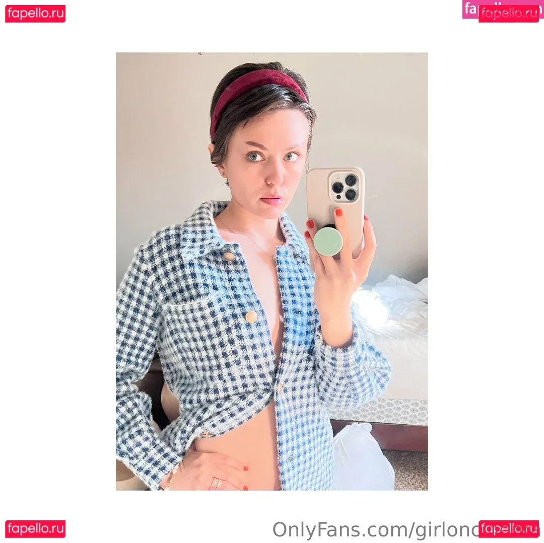 Girl On Cinema Onlyfans Photo Gallery 