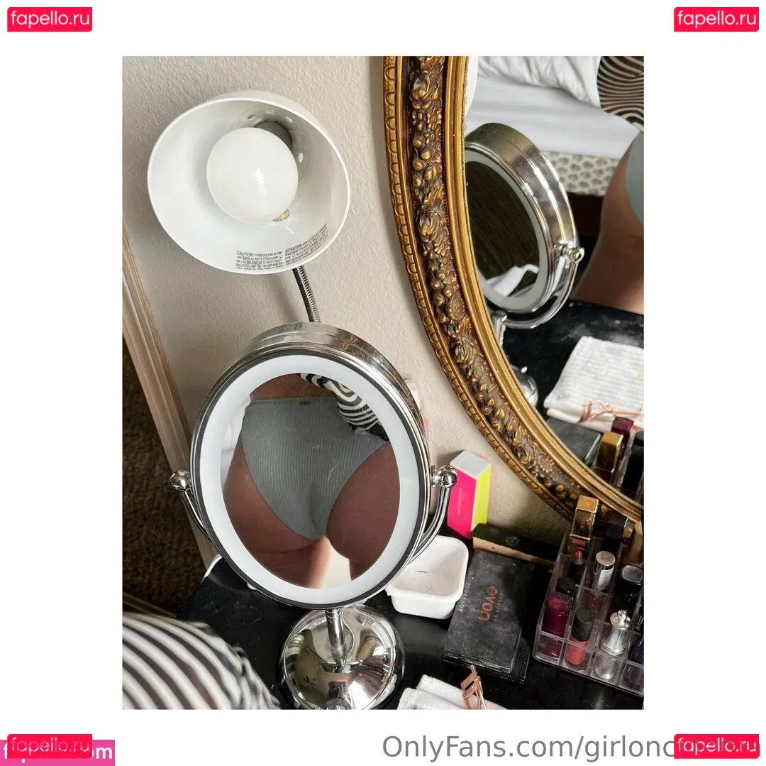 Girl On Cinema Onlyfans Photo Gallery 