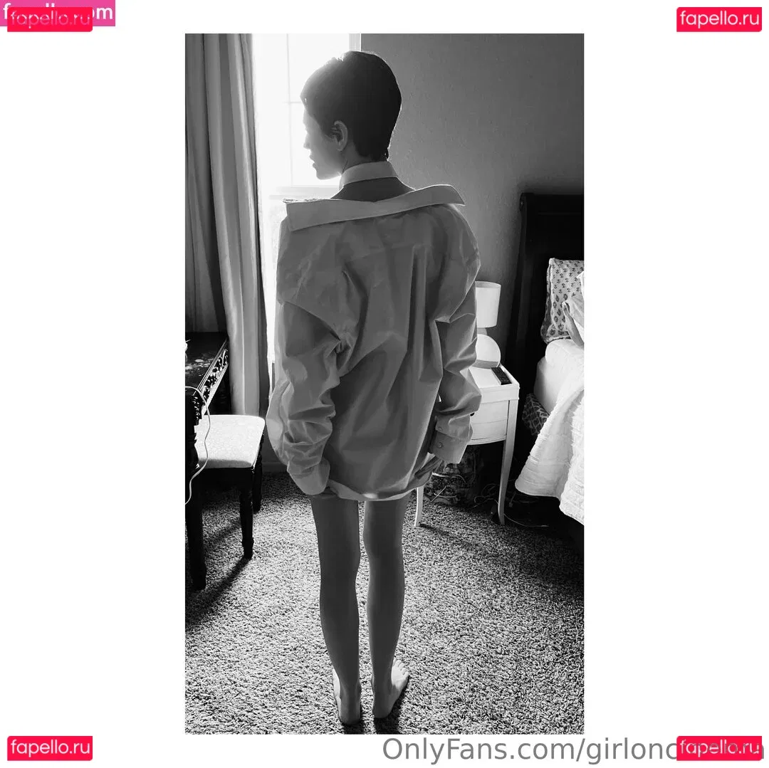 Girl On Cinema Onlyfans Photo Gallery 