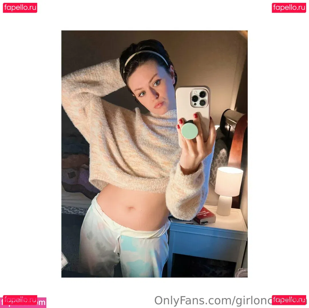 Girl On Cinema Onlyfans Photo Gallery 