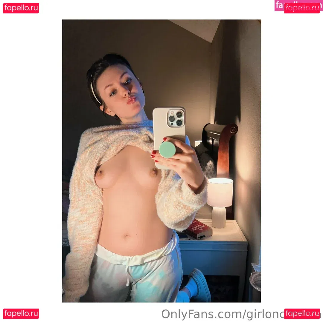 Girl On Cinema Onlyfans Photo Gallery 