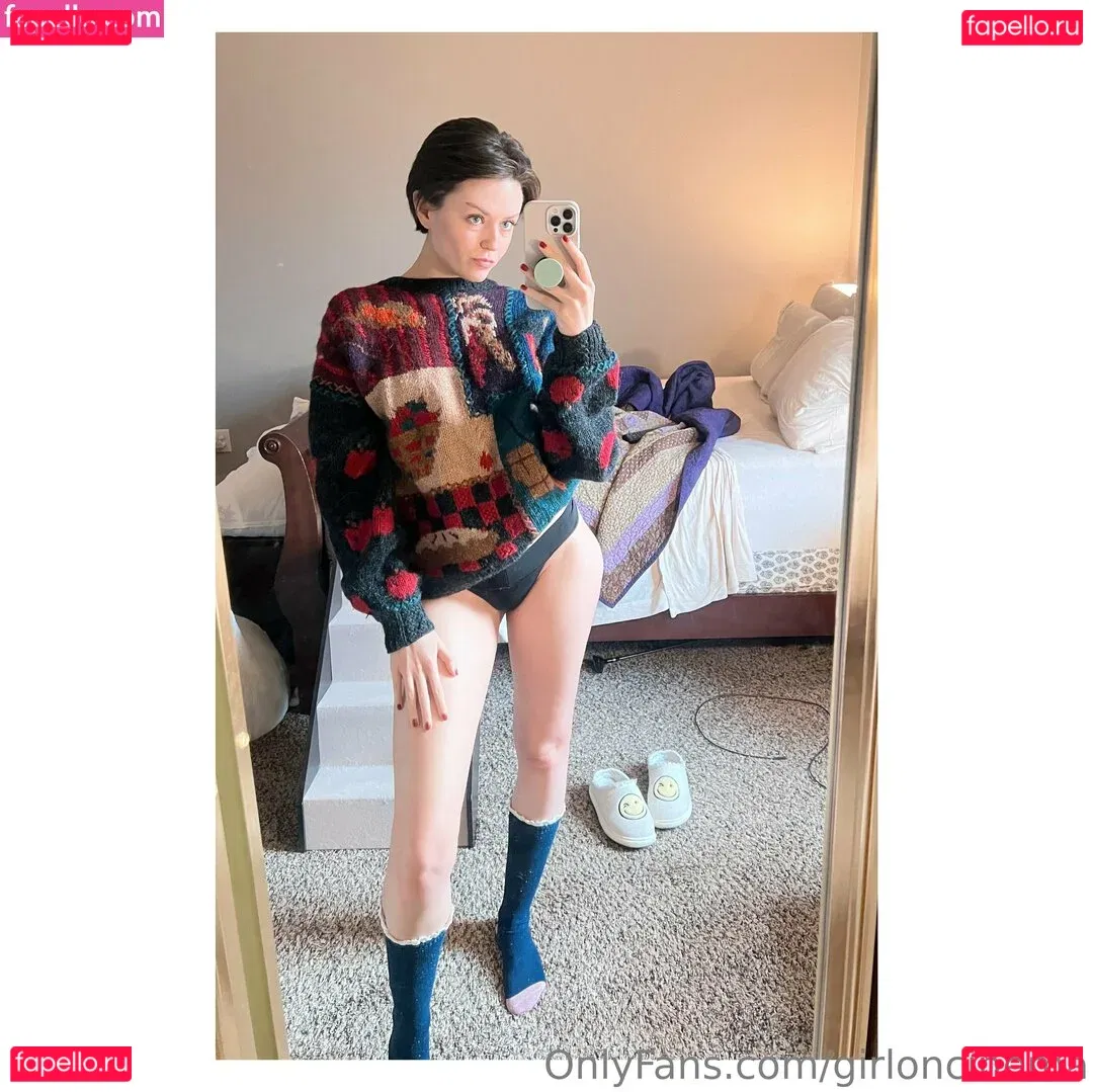 Girl On Cinema Onlyfans Photo Gallery 