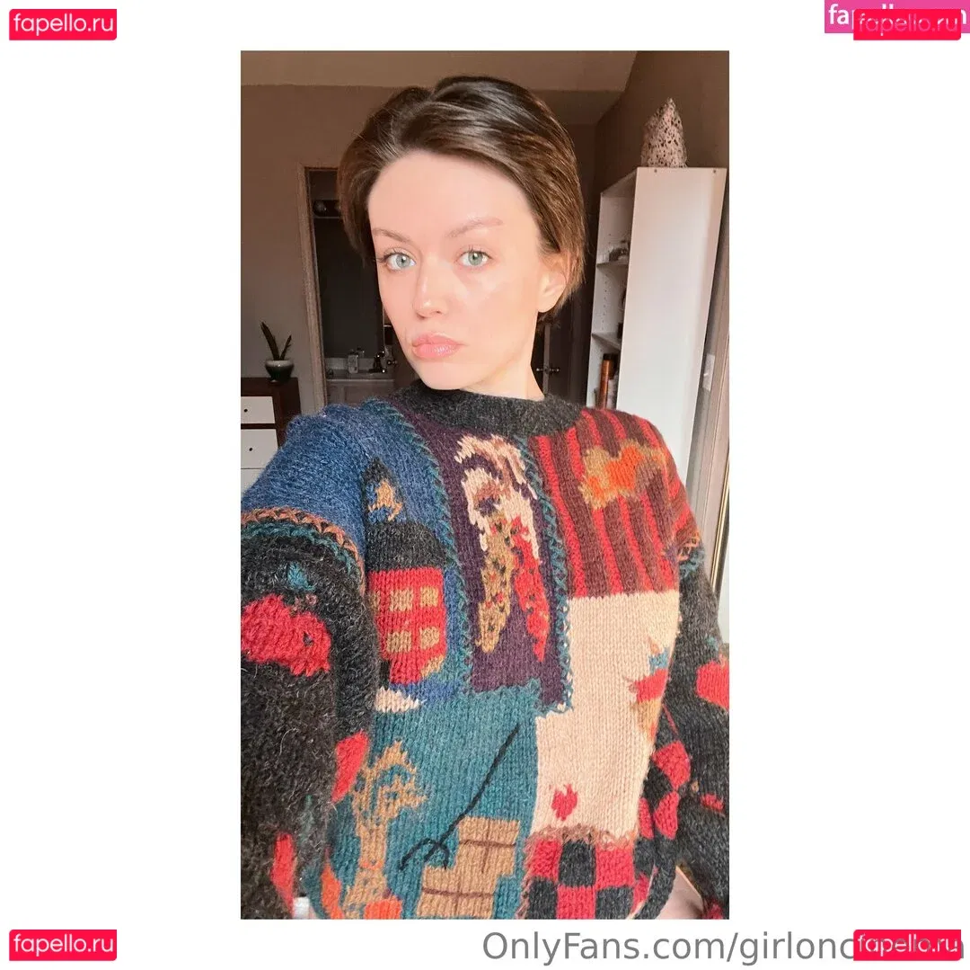 Girl On Cinema Onlyfans Photo Gallery 