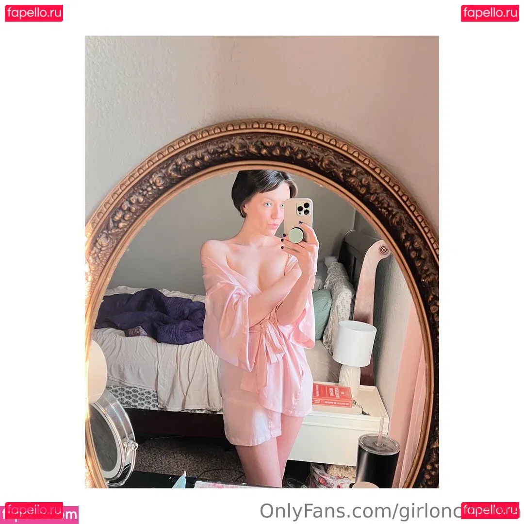 Girl On Cinema Onlyfans Photo Gallery 