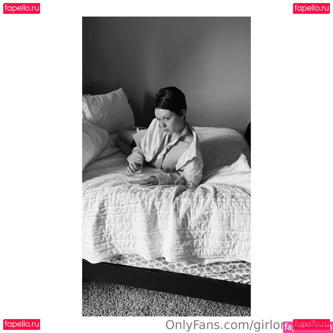 Girl On Cinema Onlyfans Photo Gallery 