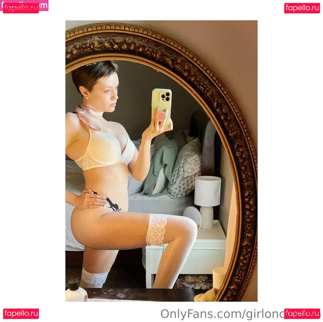 Girl On Cinema Onlyfans Photo Gallery 