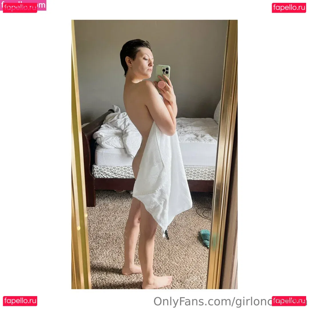 Girl On Cinema Onlyfans Photo Gallery 