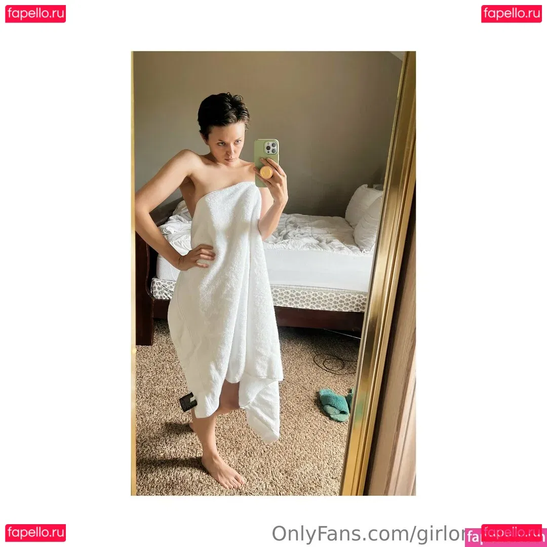 Girl On Cinema Onlyfans Photo Gallery 