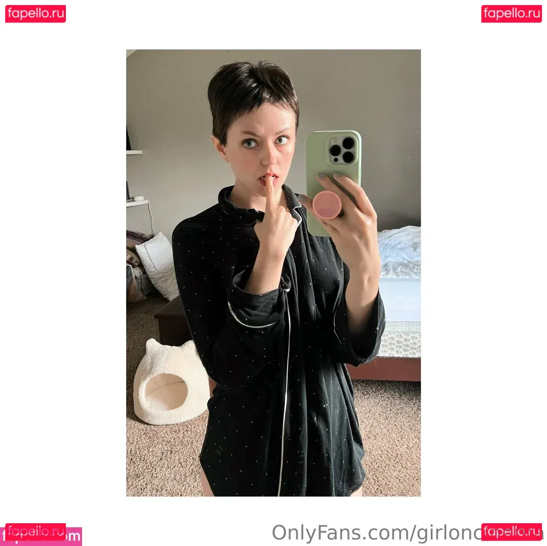 Girl On Cinema Onlyfans Photo Gallery 