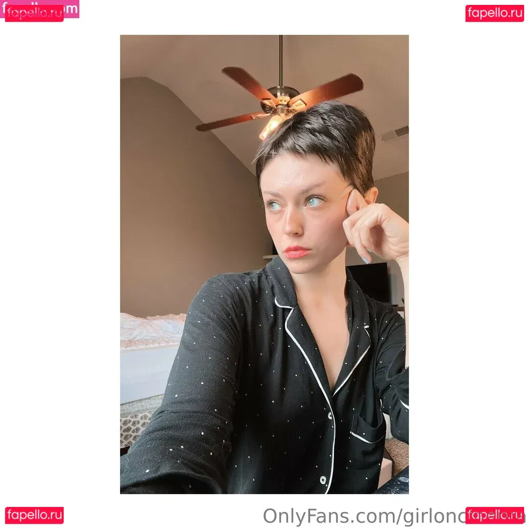 Girl On Cinema Onlyfans Photo Gallery 