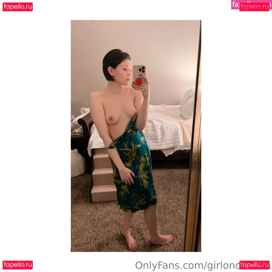 Girl On Cinema Onlyfans Photo Gallery 