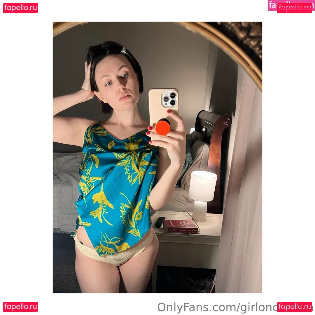 Girl On Cinema Onlyfans Photo Gallery 