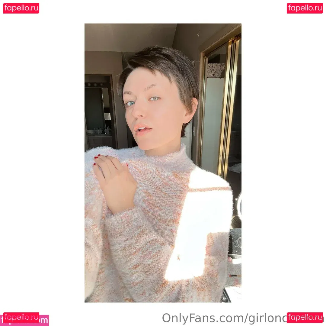 Girl On Cinema Onlyfans Photo Gallery 