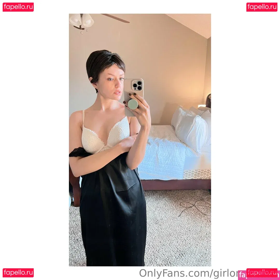 Girl On Cinema Onlyfans Photo Gallery 