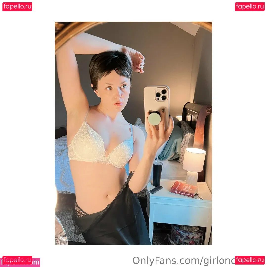 Girl On Cinema Onlyfans Photo Gallery 