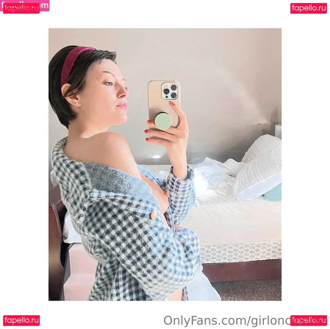 Girl On Cinema Onlyfans Photo Gallery 