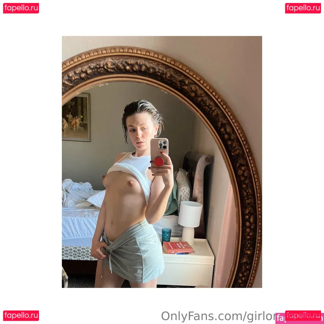 Girl On Cinema Onlyfans Photo Gallery 