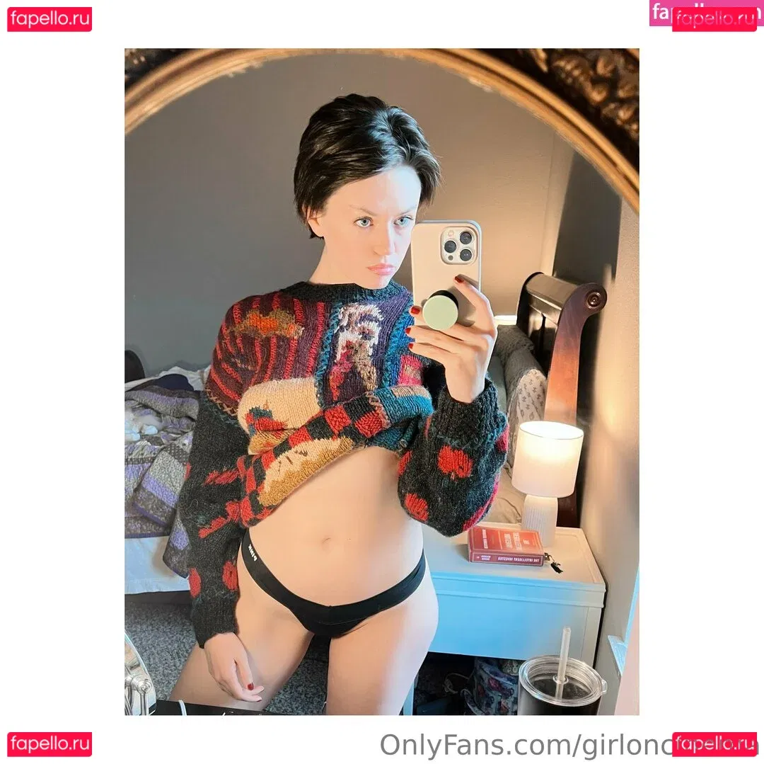 Girl On Cinema Onlyfans Photo Gallery 