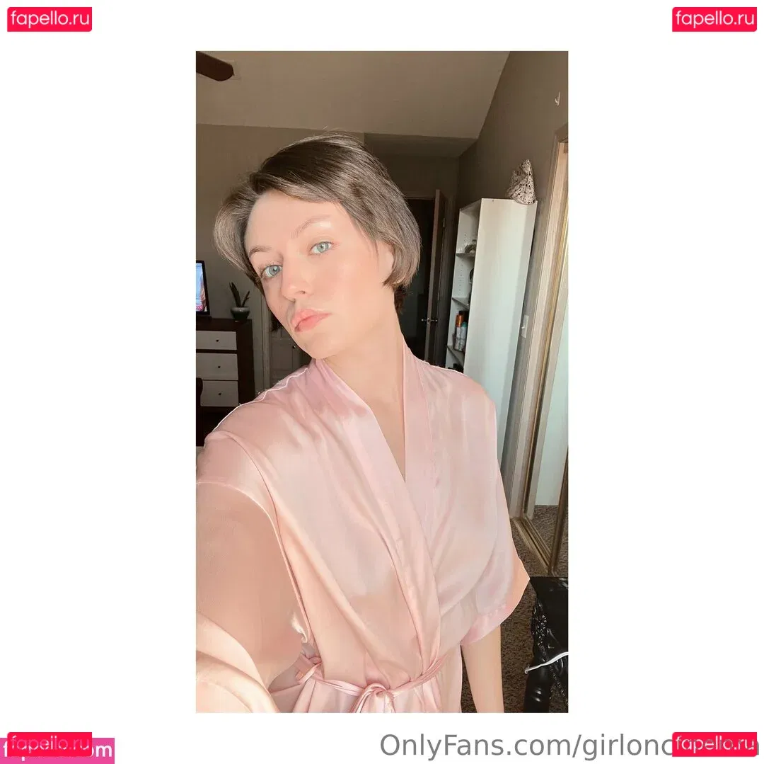 Girl On Cinema Onlyfans Photo Gallery 