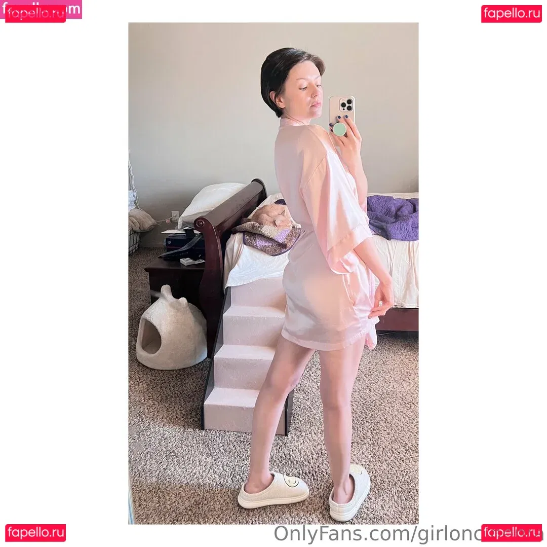 Girl On Cinema Onlyfans Photo Gallery 