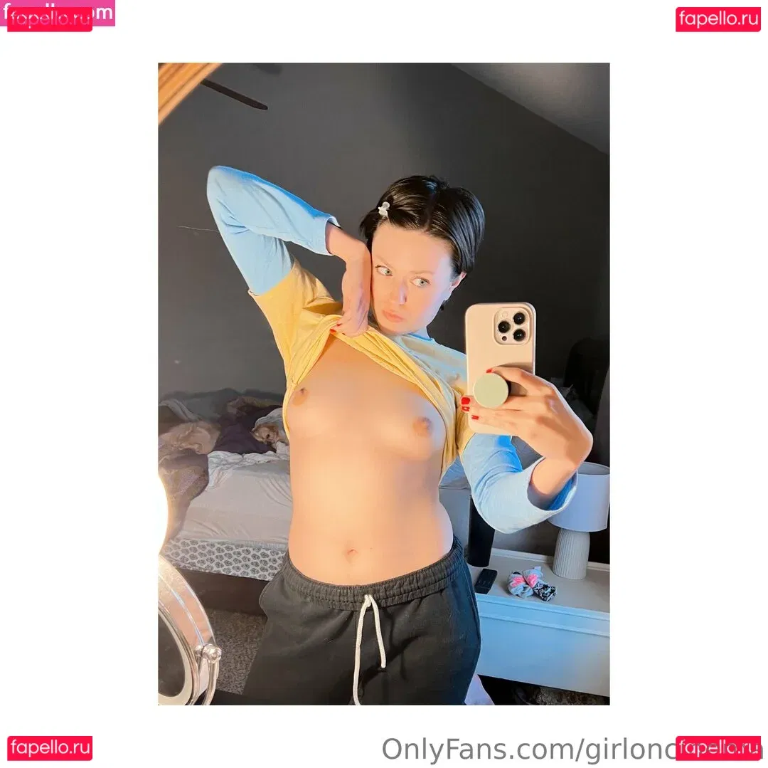 Girl On Cinema Onlyfans Photo Gallery 
