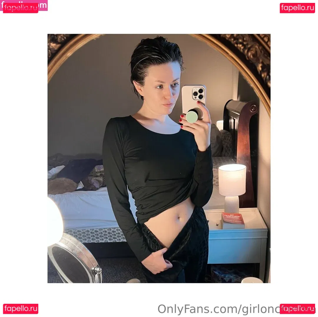 Girl On Cinema Onlyfans Photo Gallery 