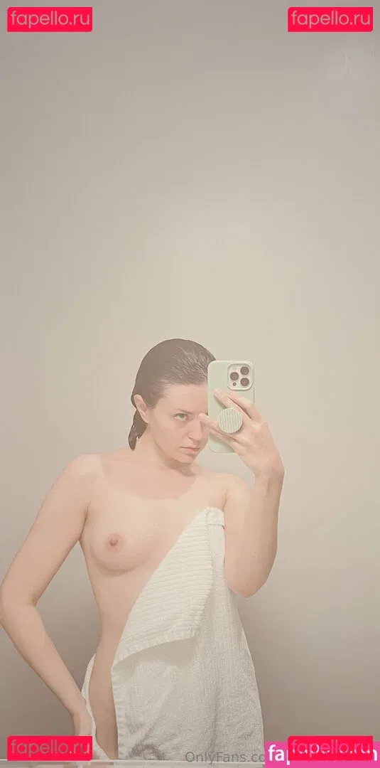 Girl On Cinema Onlyfans Photo Gallery 