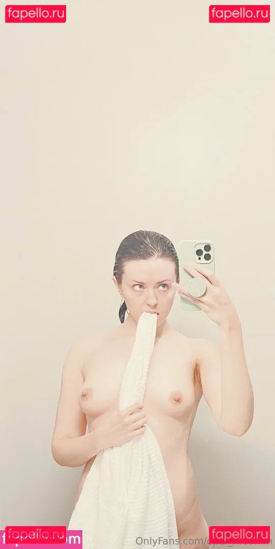 Girl On Cinema Onlyfans Photo Gallery 