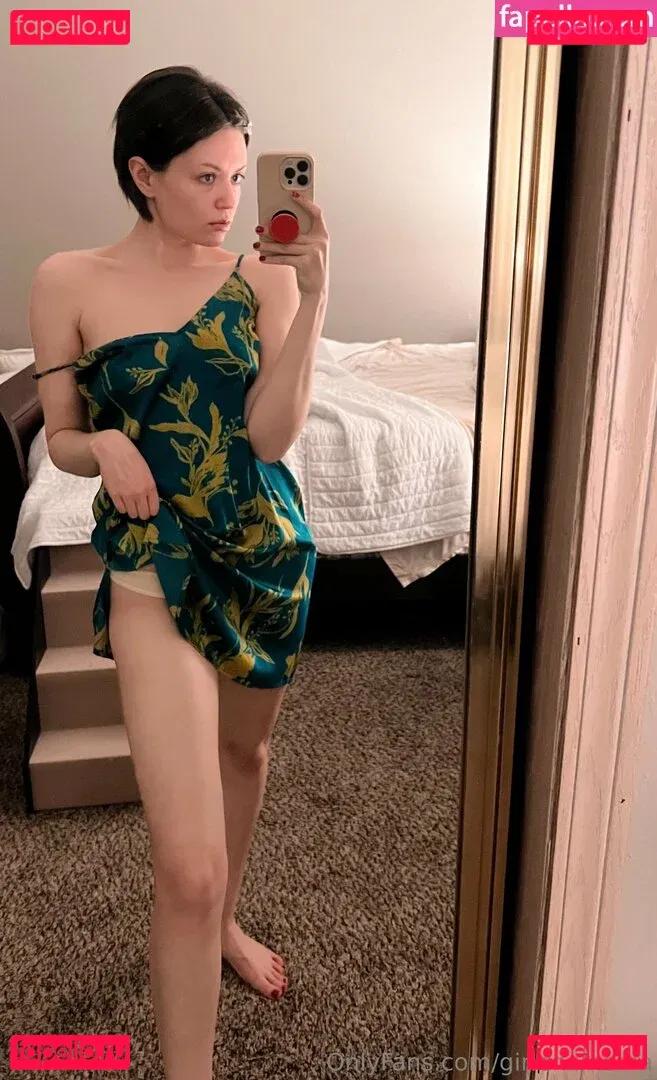 Girl On Cinema Onlyfans Photo Gallery 