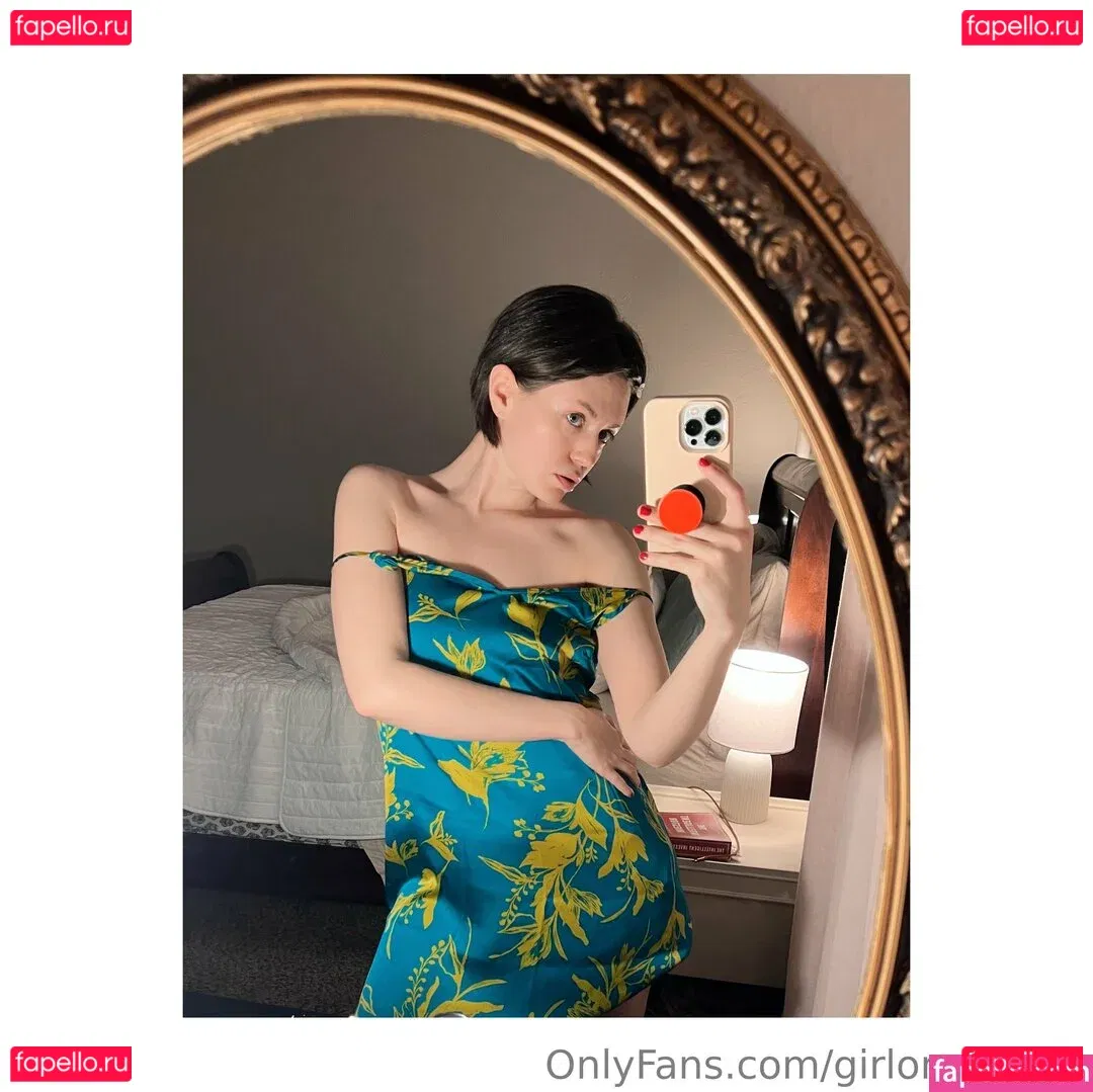 Girl On Cinema Onlyfans Photo Gallery 