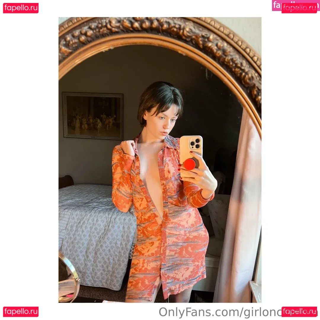 Girl On Cinema Onlyfans Photo Gallery 