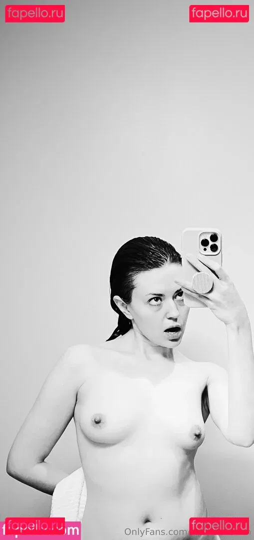 Girl On Cinema Onlyfans Photo Gallery 