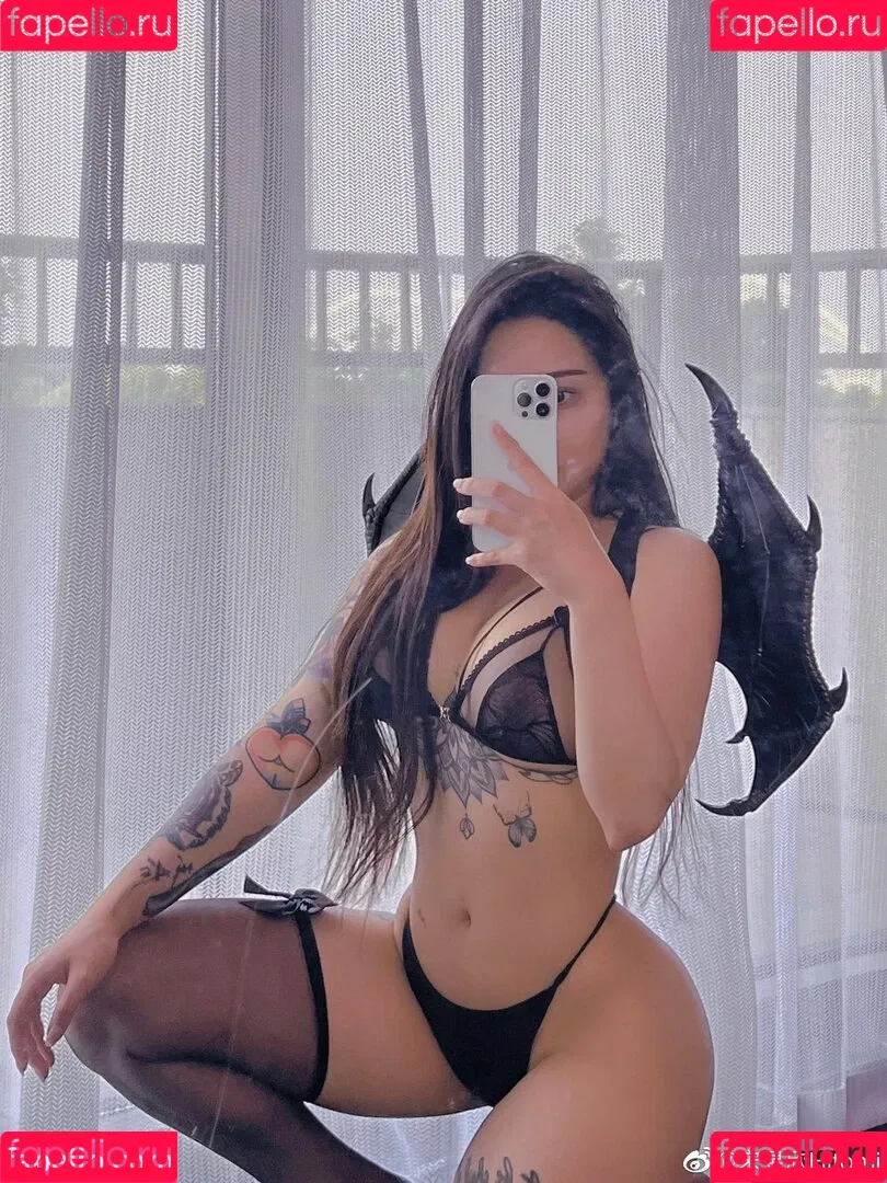 Songyuxin Hitomi Onlyfans Photo Gallery 