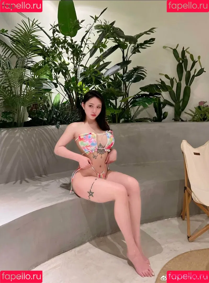 Songyuxin Hitomi Onlyfans Photo Gallery 
