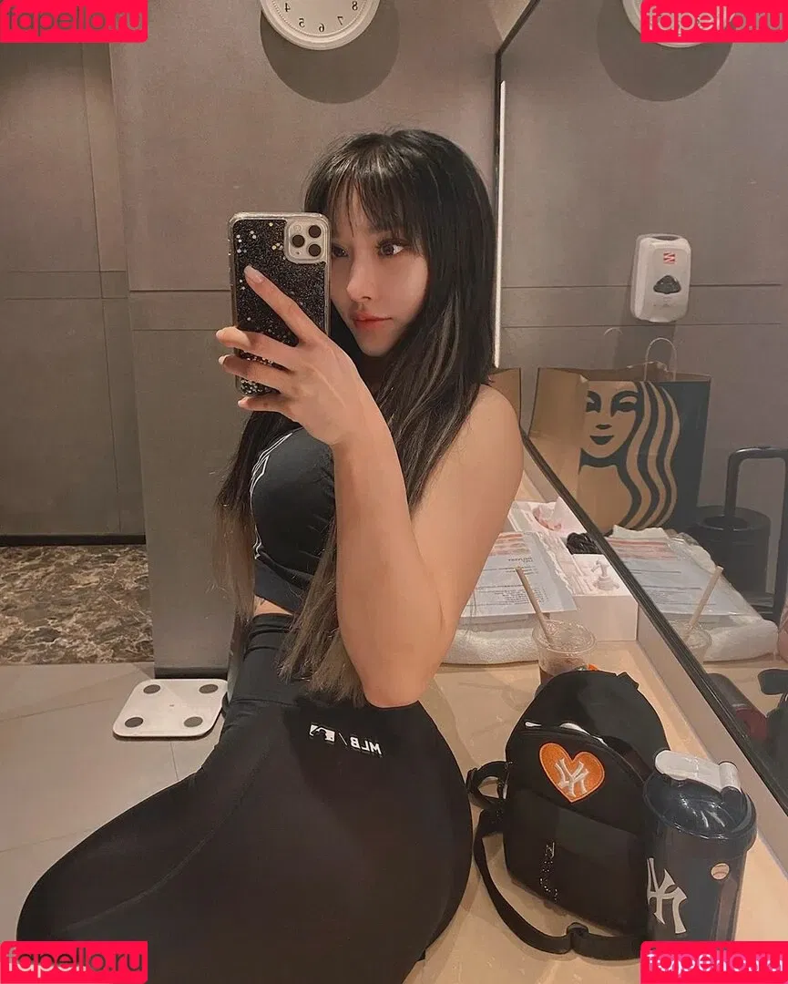 Songyuxin Hitomi Onlyfans Photo Gallery 