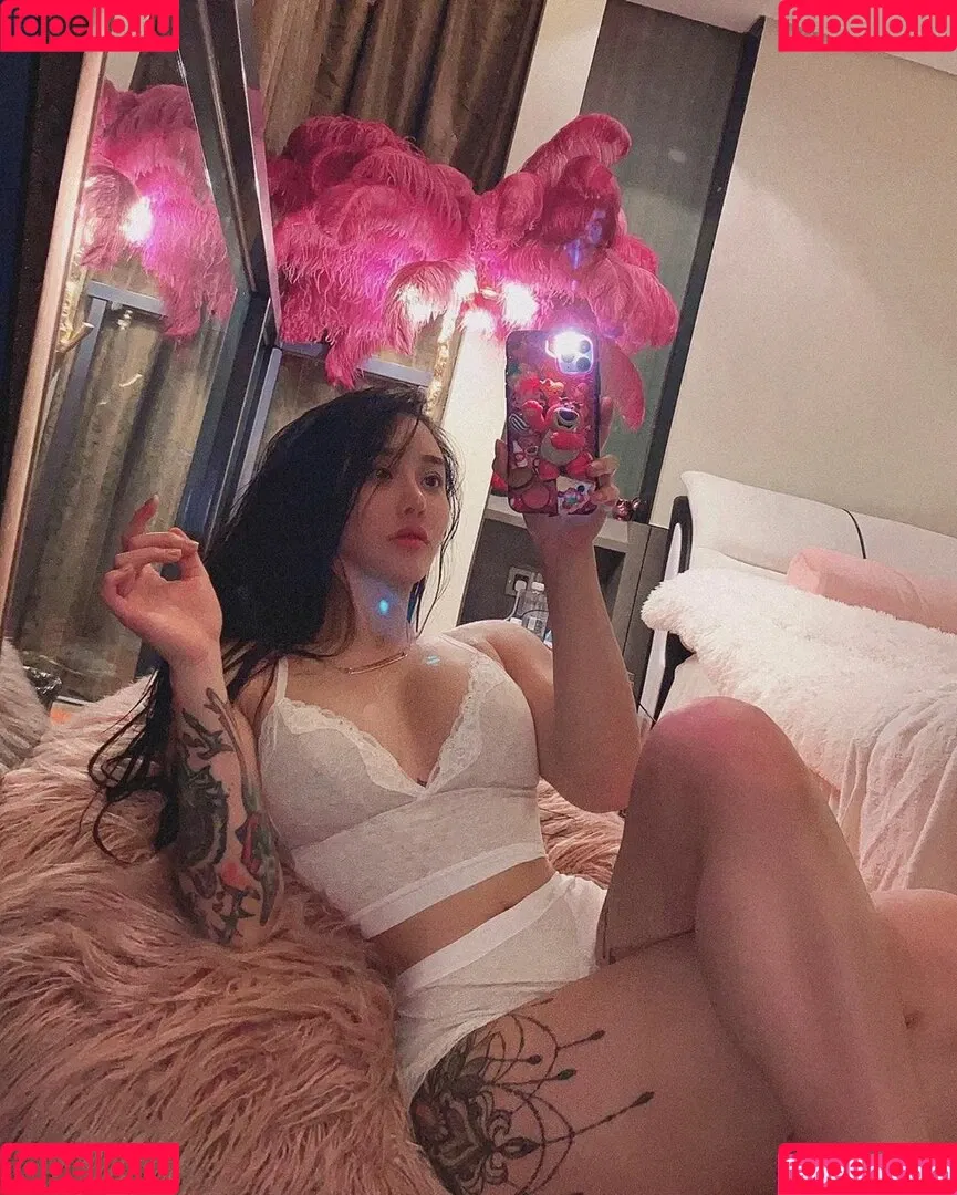 Songyuxin Hitomi Onlyfans Photo Gallery 