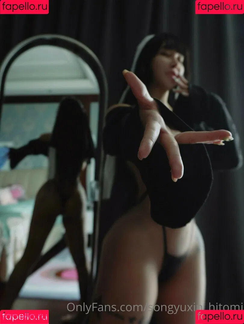 Songyuxin Hitomi Onlyfans Photo Gallery 