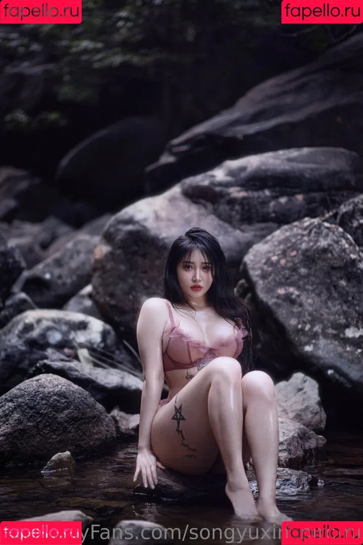 Songyuxin Hitomi Onlyfans Photo Gallery 