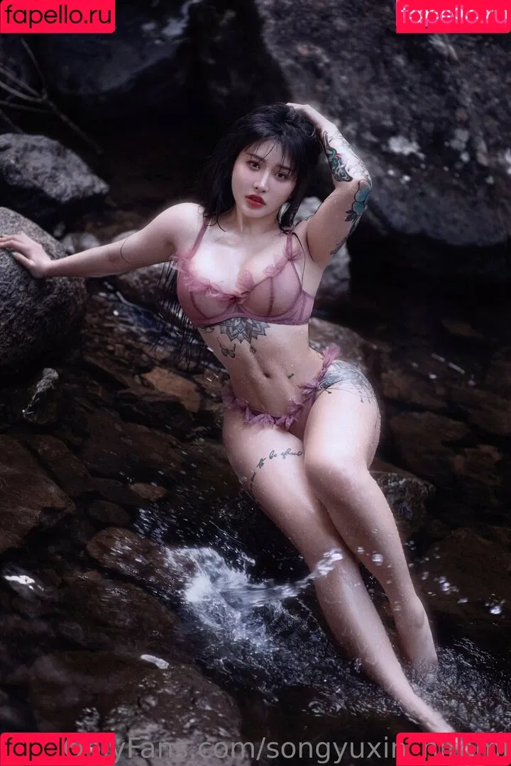 Songyuxin Hitomi Onlyfans Photo Gallery 