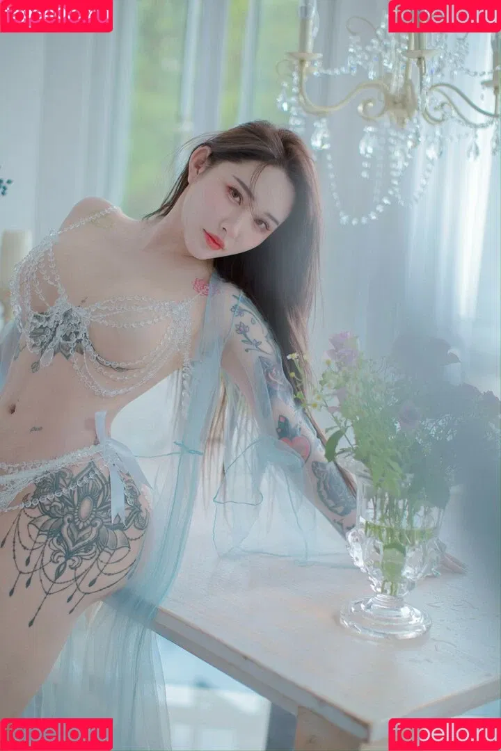 Songyuxin Hitomi Onlyfans Photo Gallery 