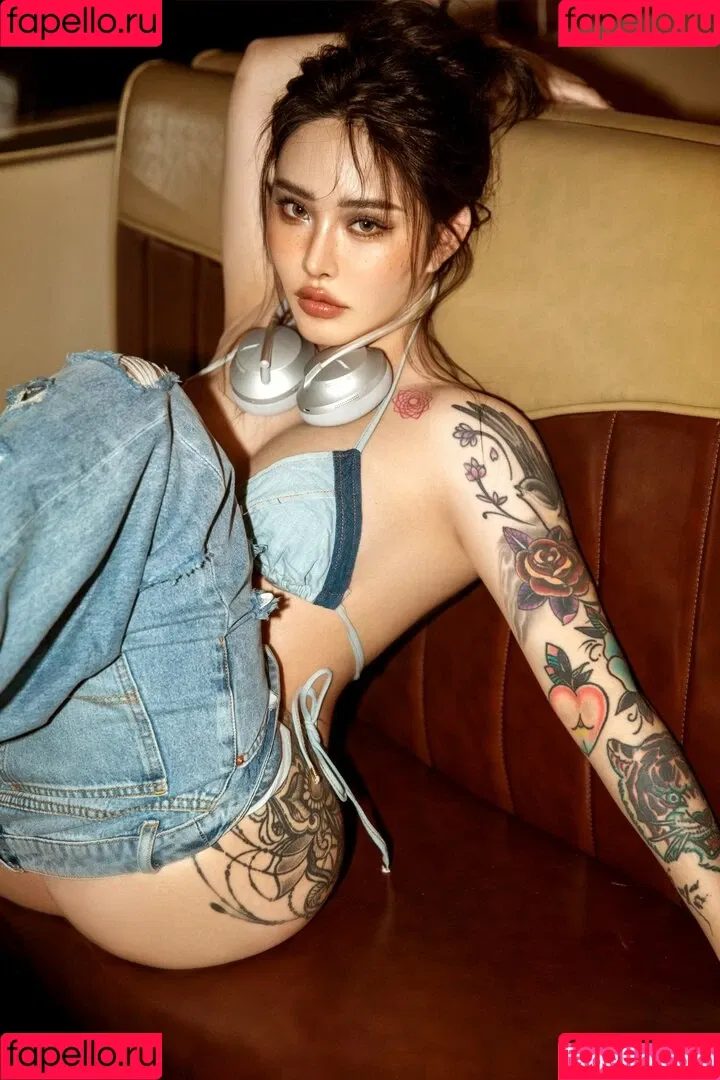 Songyuxin Hitomi Onlyfans Photo Gallery 