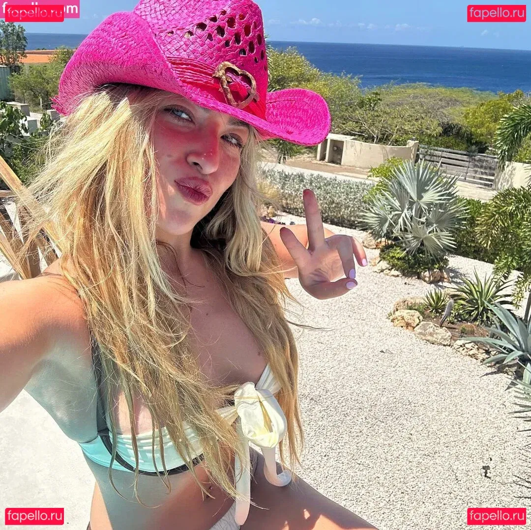 Scarlet Aviram Onlyfans Photo Gallery 