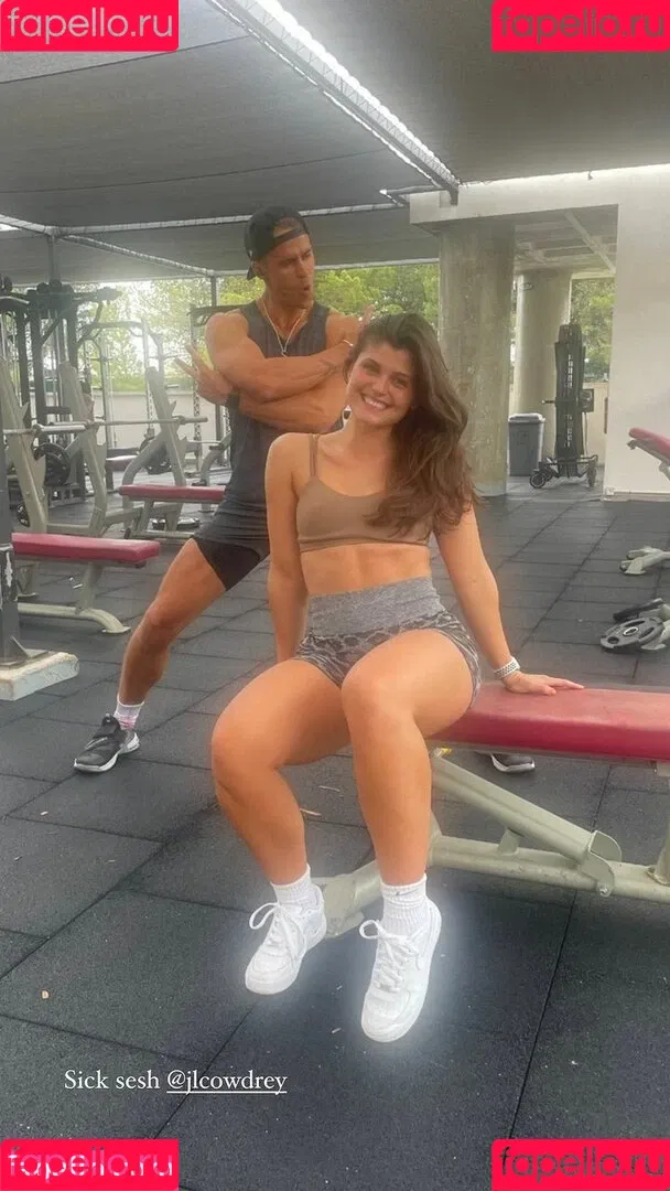 livefitelle Onlyfans Photo Gallery 