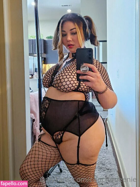 couchqueenie Onlyfans Photo Gallery 