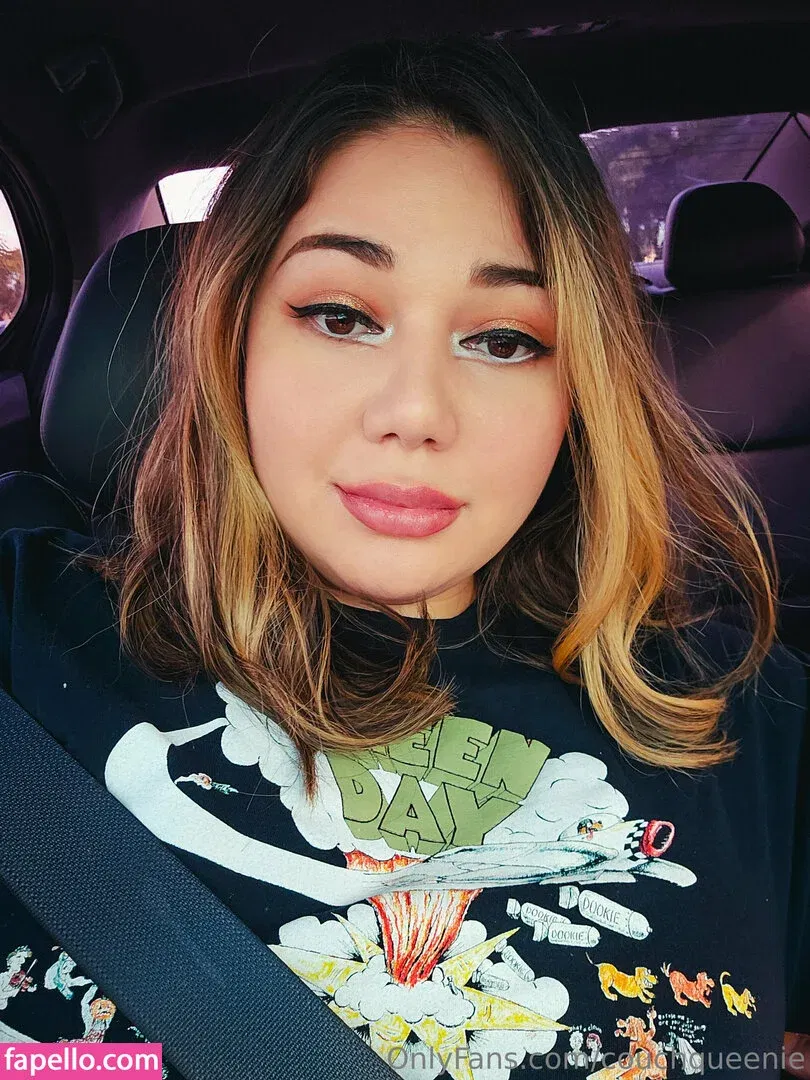 couchqueenie Onlyfans Photo Gallery 