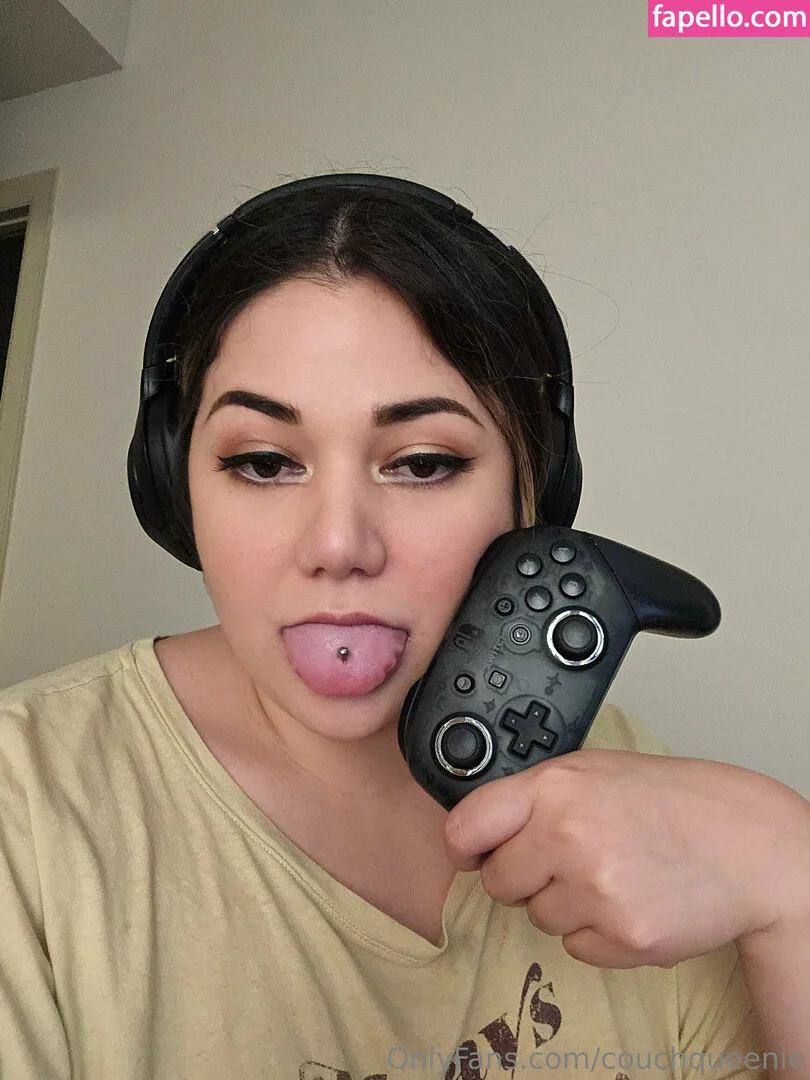 couchqueenie Onlyfans Photo Gallery 